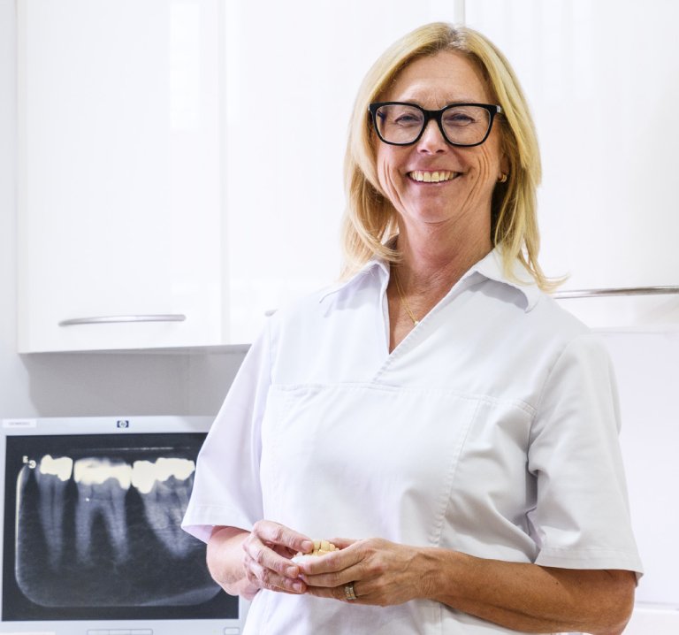 Ingela Engfors - Specialist in Prosthodontics
